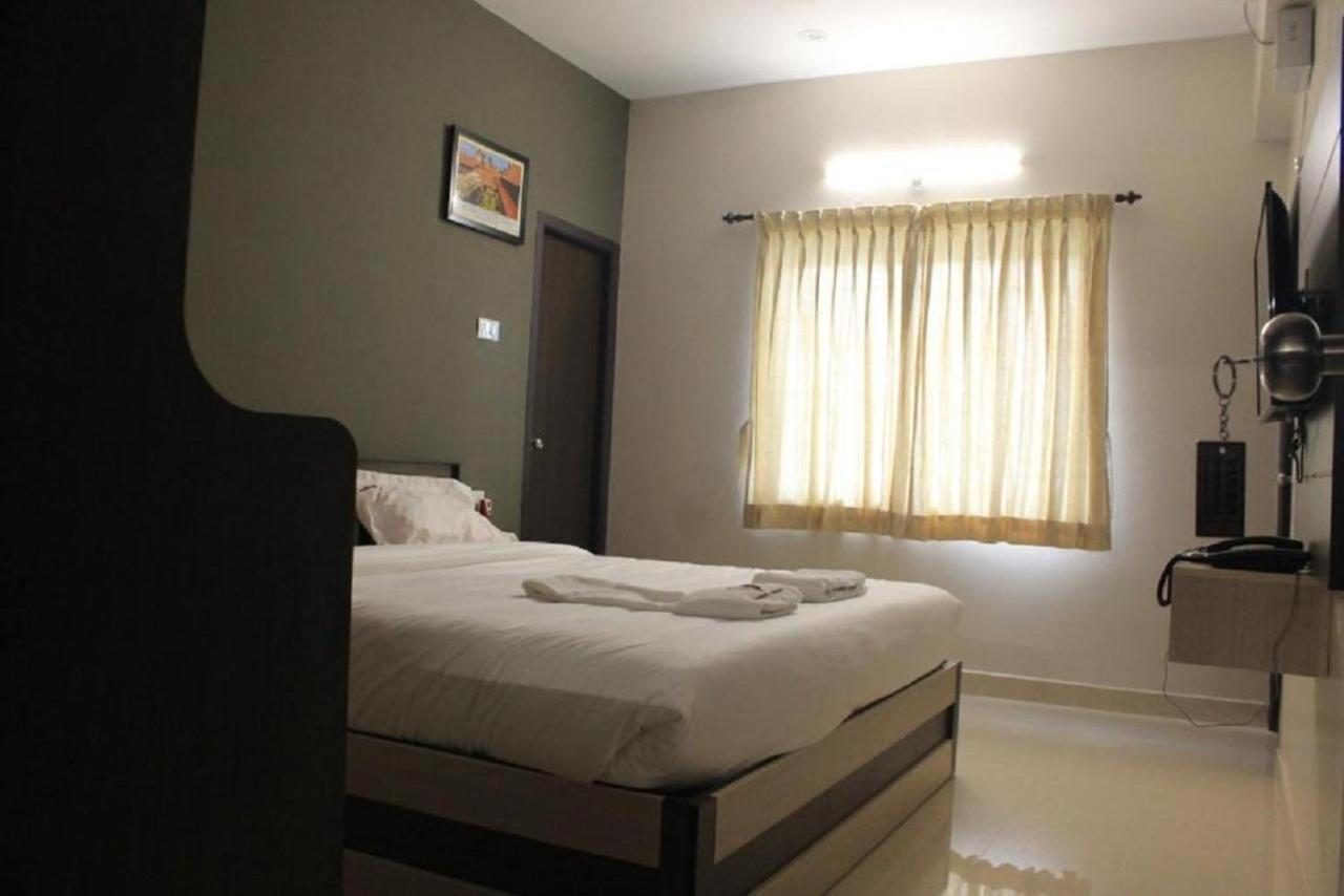 Viswa Residency By Azalea Hotel Madurai Exterior photo